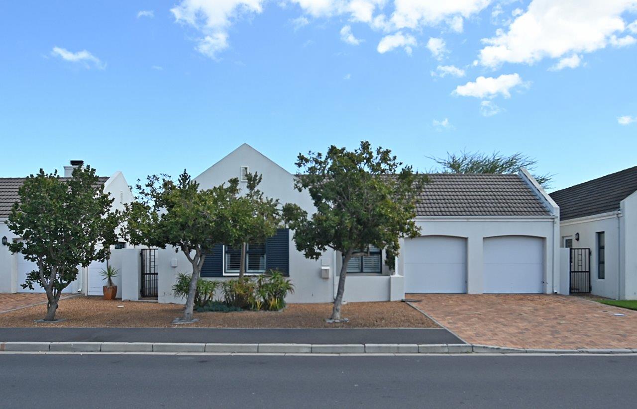 400m² Neat & Inviting Home in Canal West, Sunningdale.