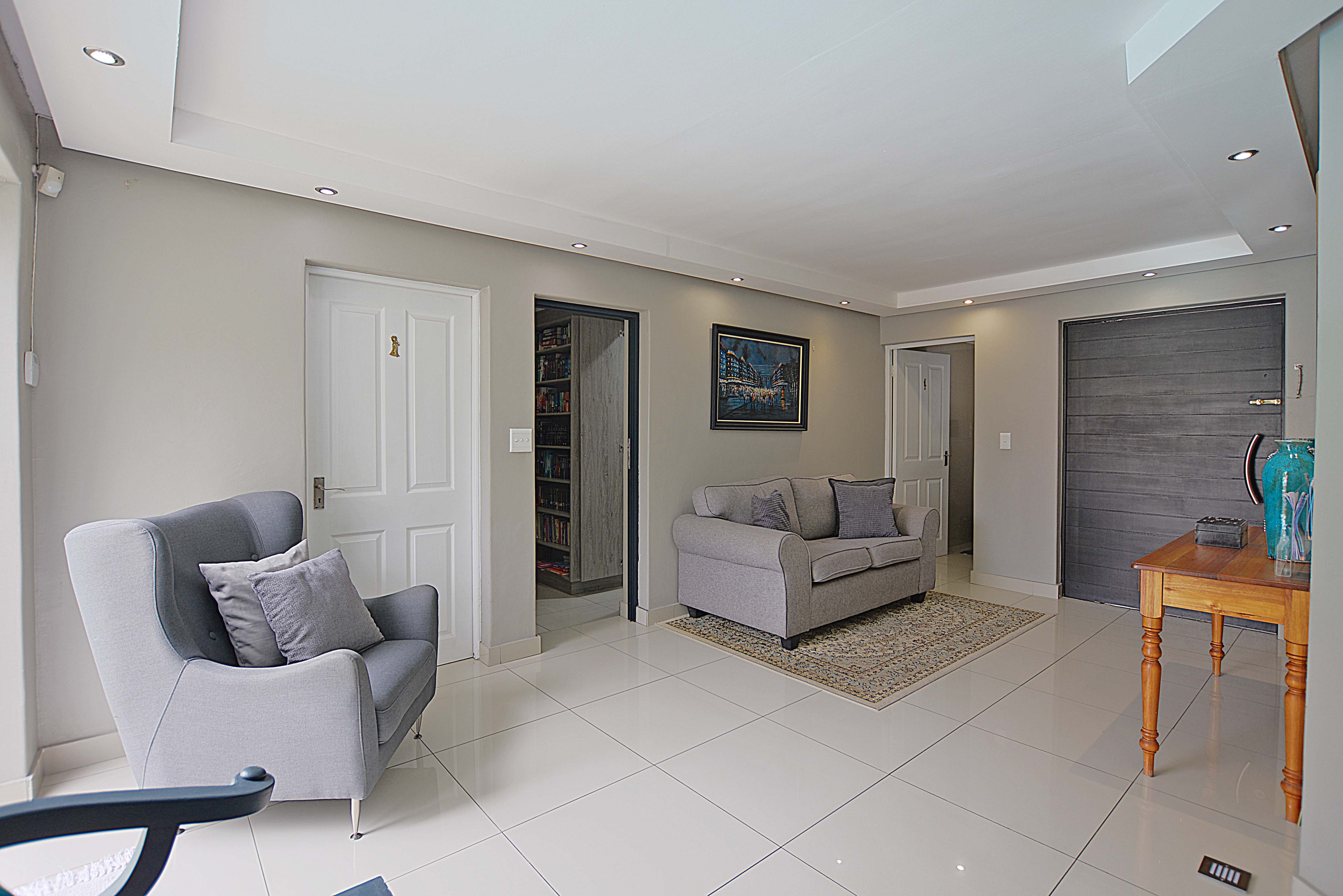 937m² Extremely unique property, located in the sought after flamingo vlei area