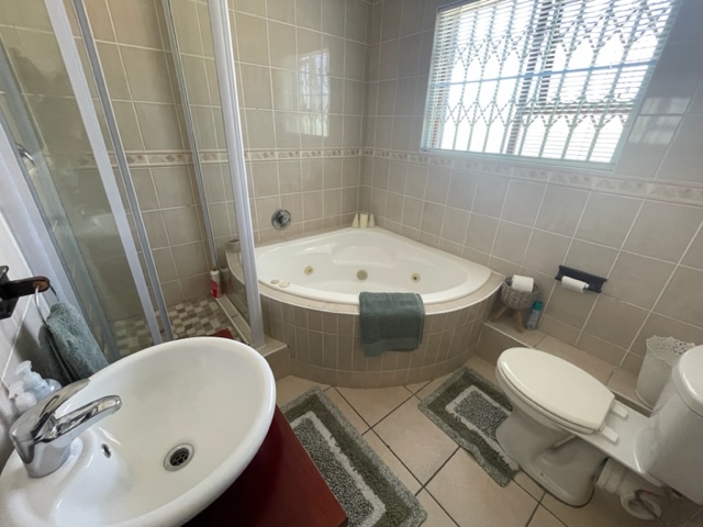497m² Stunning 6 bedroom Family Home – A True Gem!