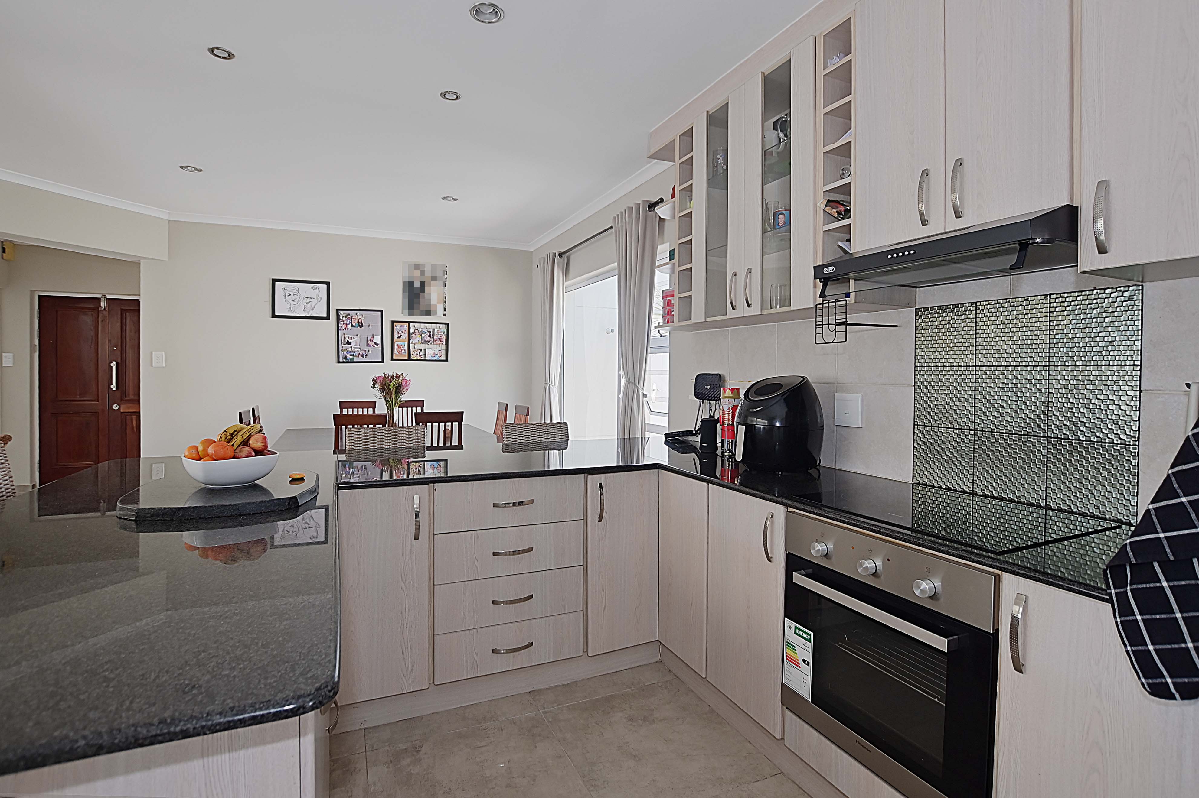 526m² Charming 4-Bedroom Family Home in Tranquil Parklands Pocket.