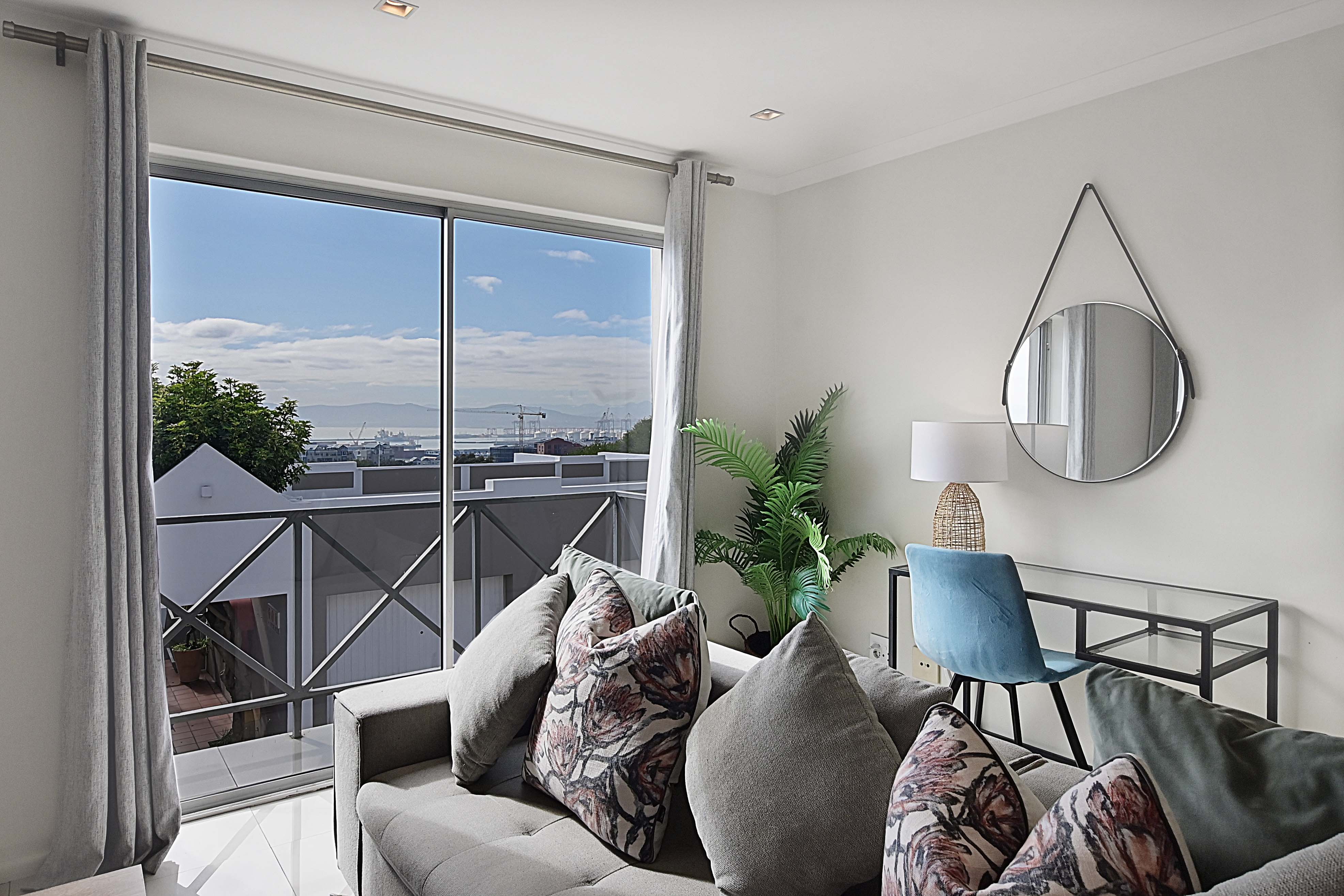 0m² SOLE MANDATE  - GREEN POINT – Modern 2-Bedroom Apartment with Harbour Views