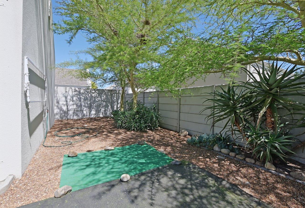 400m² Neat & Inviting Home in Canal West, Sunningdale.