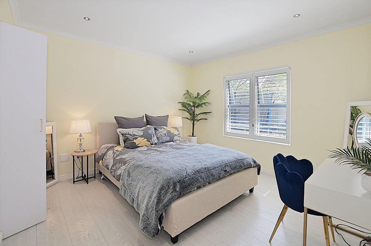 400m² Neat & Inviting Home in Canal West, Sunningdale.