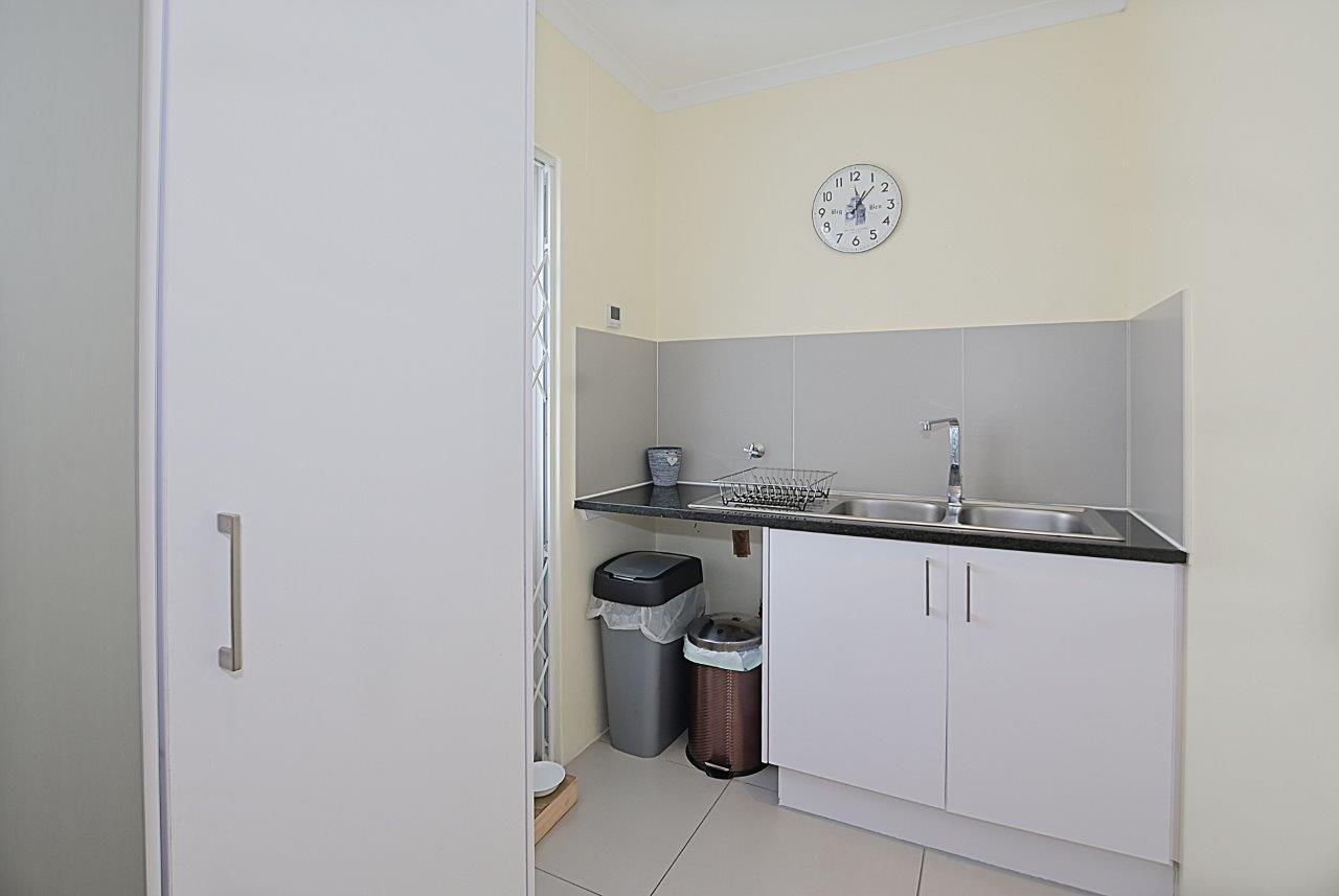 400m² Neat & Inviting Home in Canal West, Sunningdale.