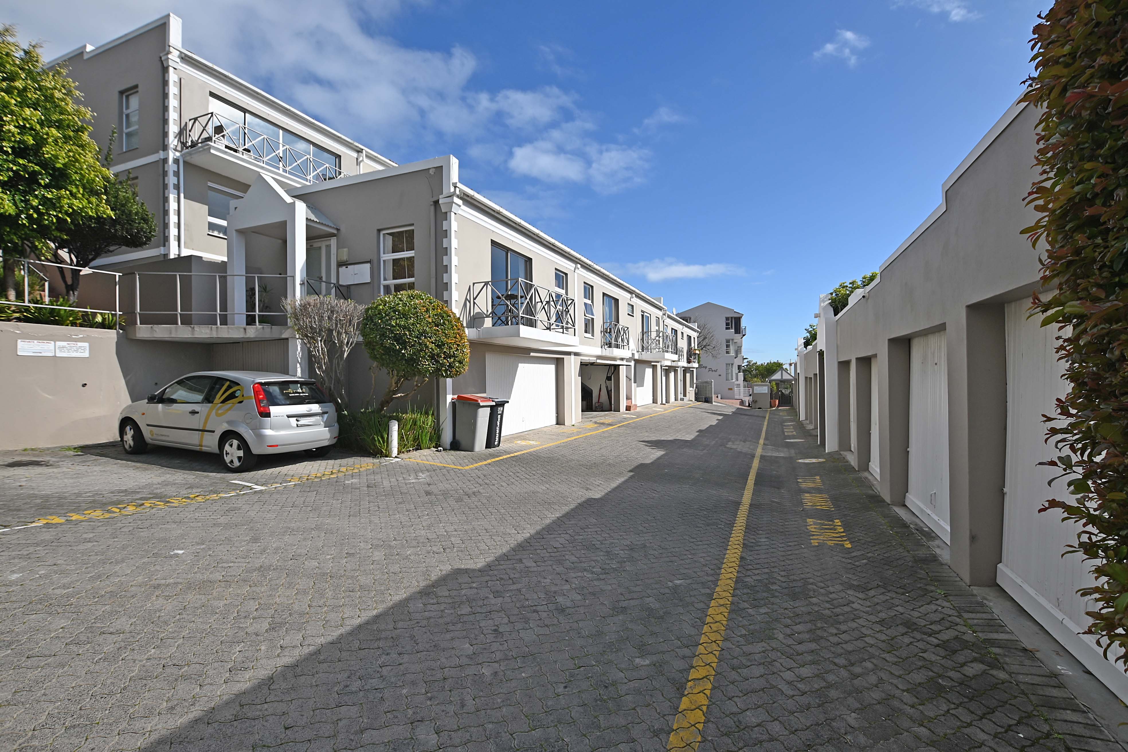 0m² SOLE MANDATE  - GREEN POINT – Modern 2-Bedroom Apartment with Harbour Views