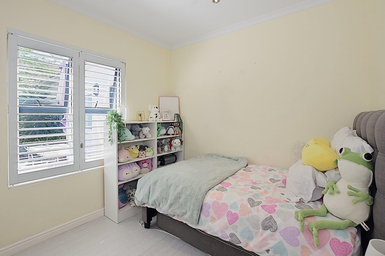 400m² Neat & Inviting Home in Canal West, Sunningdale.