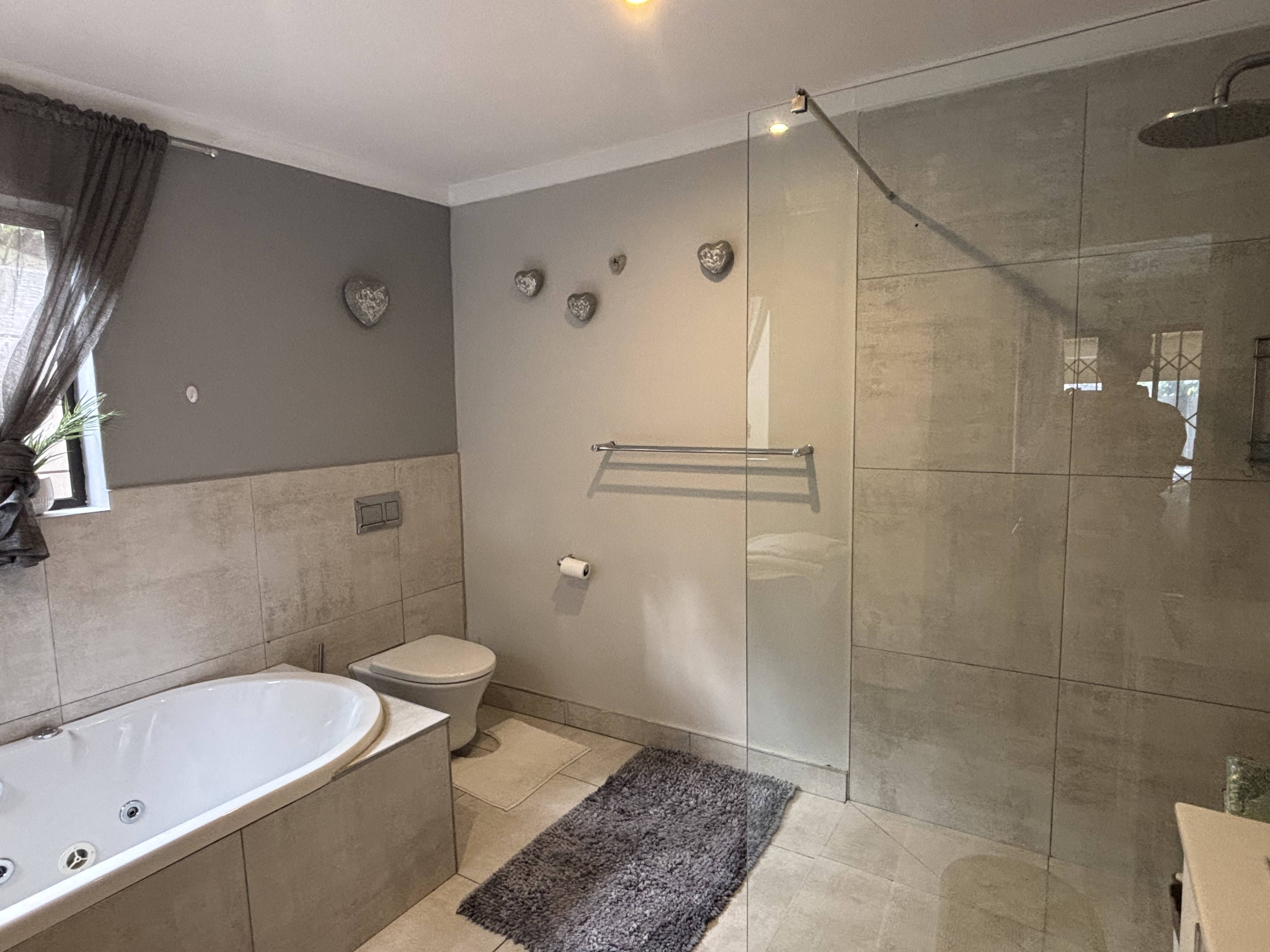 450m² Charming 4-Bedroom Family Home for Sale in West Beach!