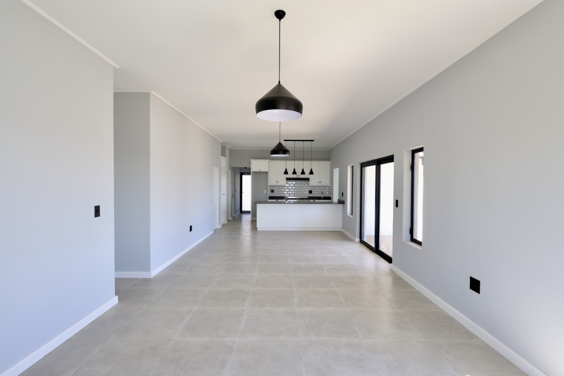 445m² Laguna Dreamin': Your Coastal Escape Awaits!
