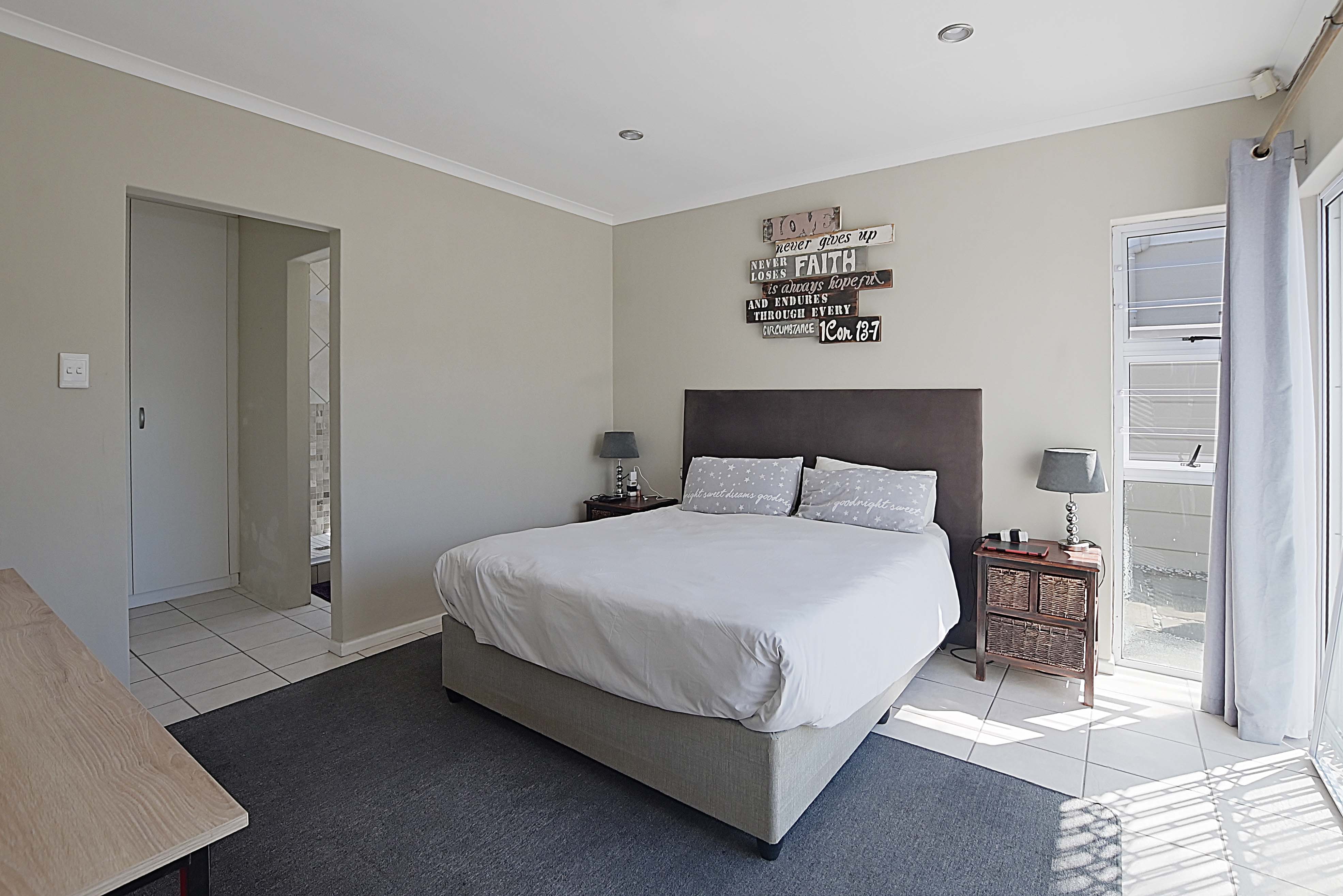 526m² Charming 4-Bedroom Family Home in Tranquil Parklands Pocket.
