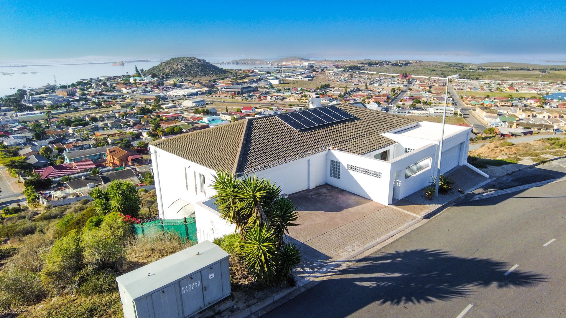957m² Luxurious 4 Bedroom Home for Sale in Saldanha - Potential Guest House