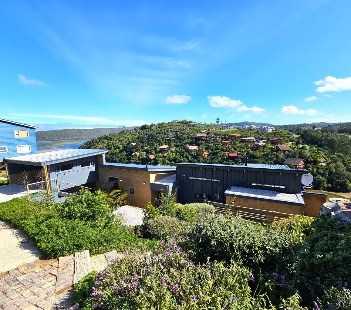 Brand New 4-bedroom house for sale in Knysna Height