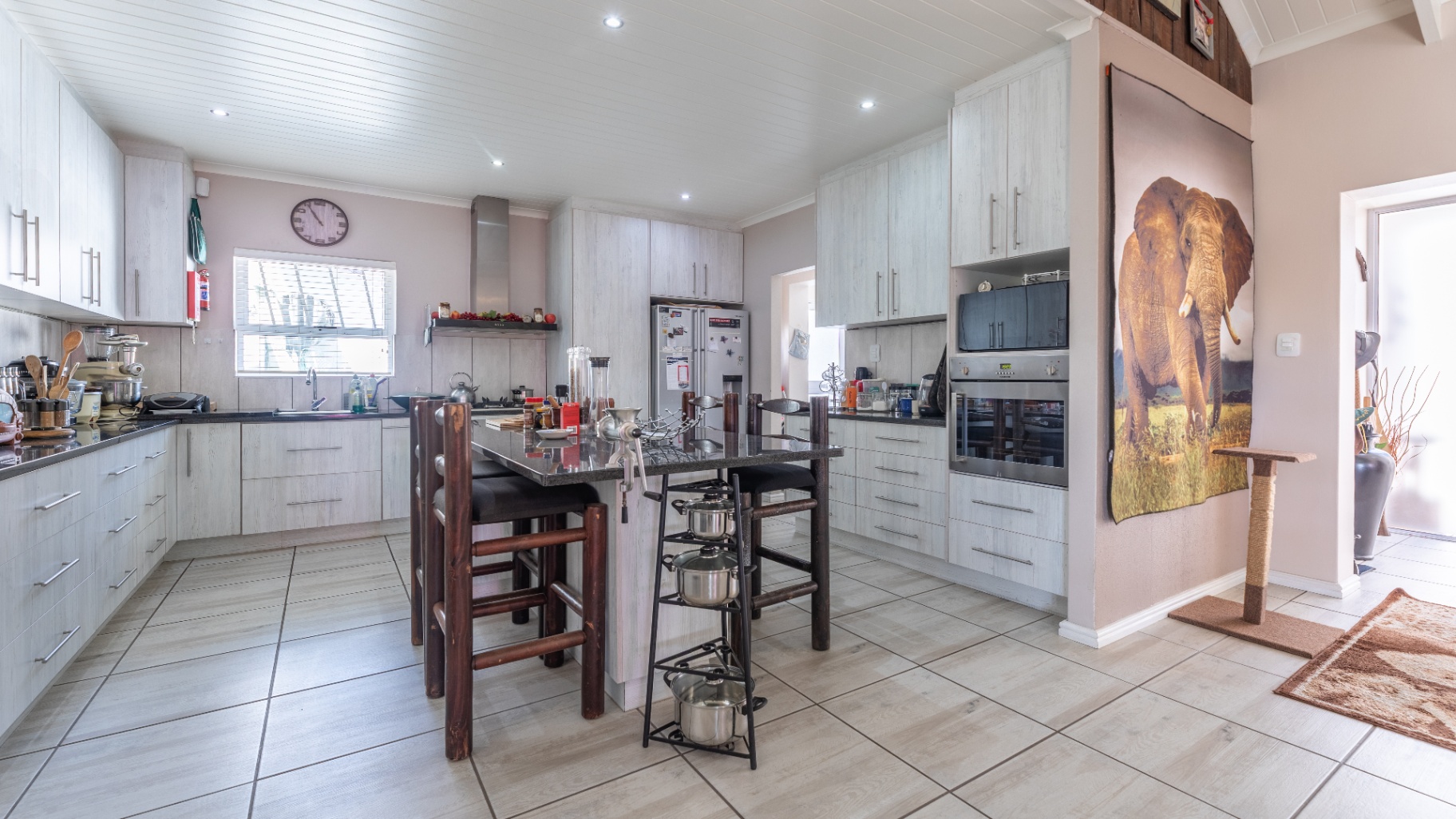 1018m² Langebaan Living: Your Dream Home Awaits - Dual Living with Spacious 3 Bedroom Main House and Separate 1 Bedroom 2nd Home