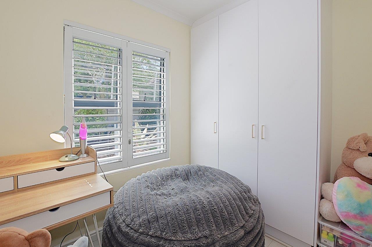 400m² Neat & Inviting Home in Canal West, Sunningdale.